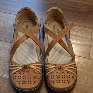 Jambu Tan Flats with Cutout Design